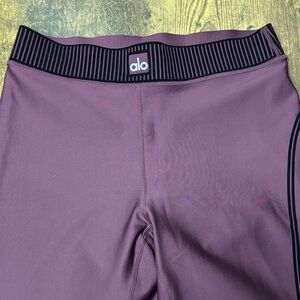 ALO Yoga woman’s maroon leggings